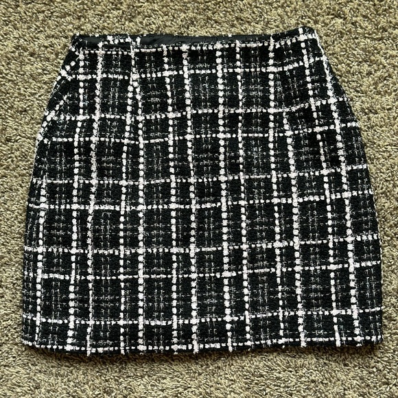Miss Selfridge US size 2 Tweed Black Plaid Mini Skirt - Picture 3 of 3